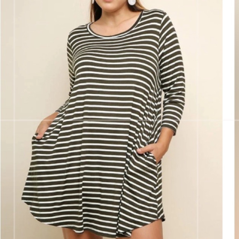 Umgee Tee Shirt pocket Dress Large